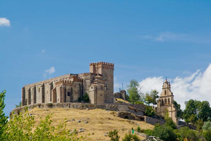Vista general del Castillo de Aracena, que data del siglo XIII