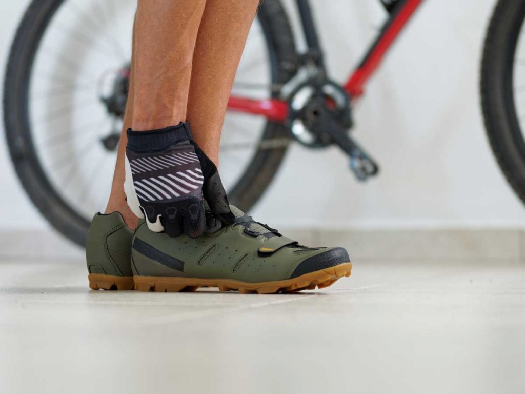  Zapatos de bicicleta especiales con calas. Color neutro